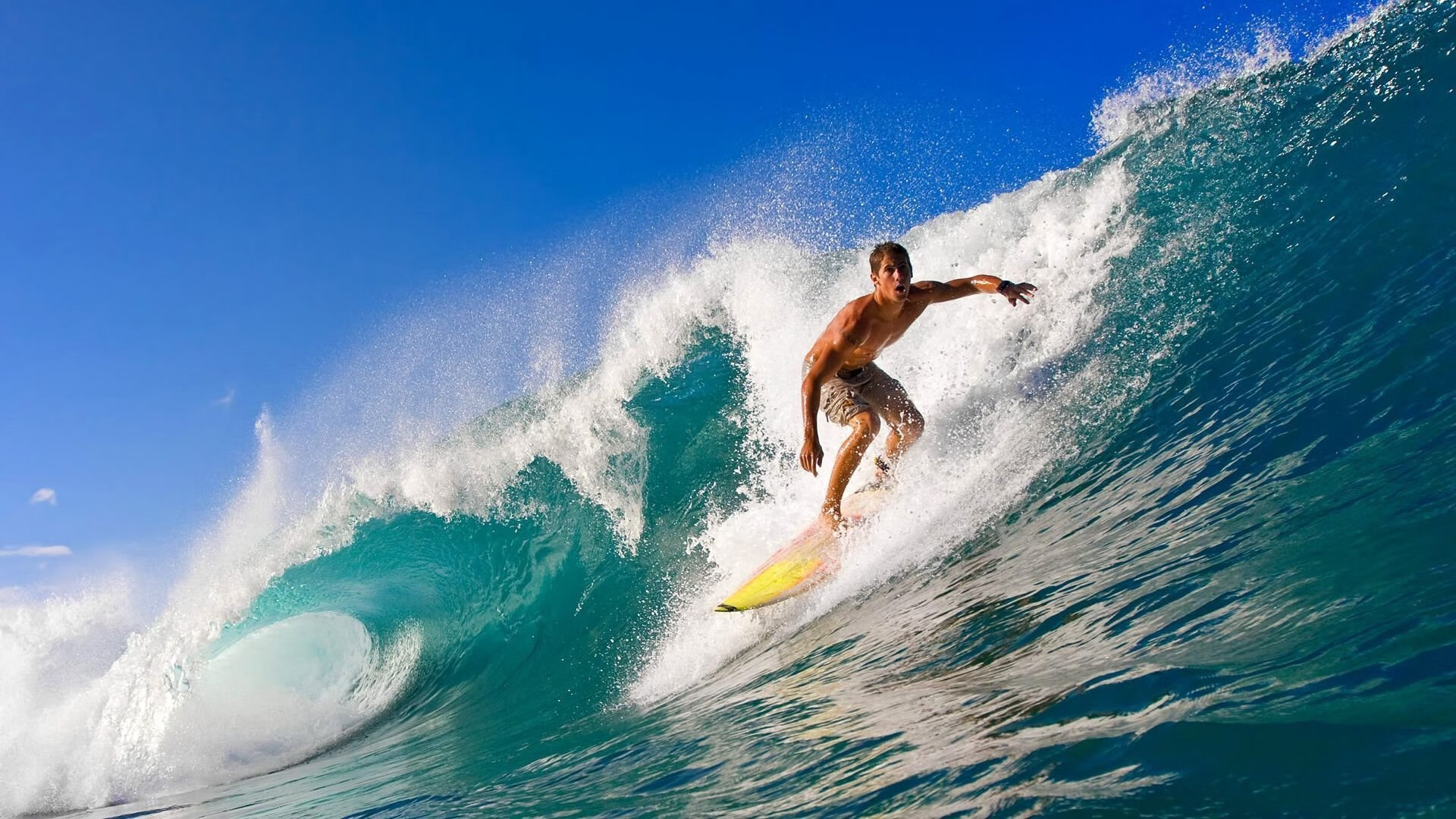 足球赛场灯光标准化提升夜场观赛体验，足球场夜间照明灯